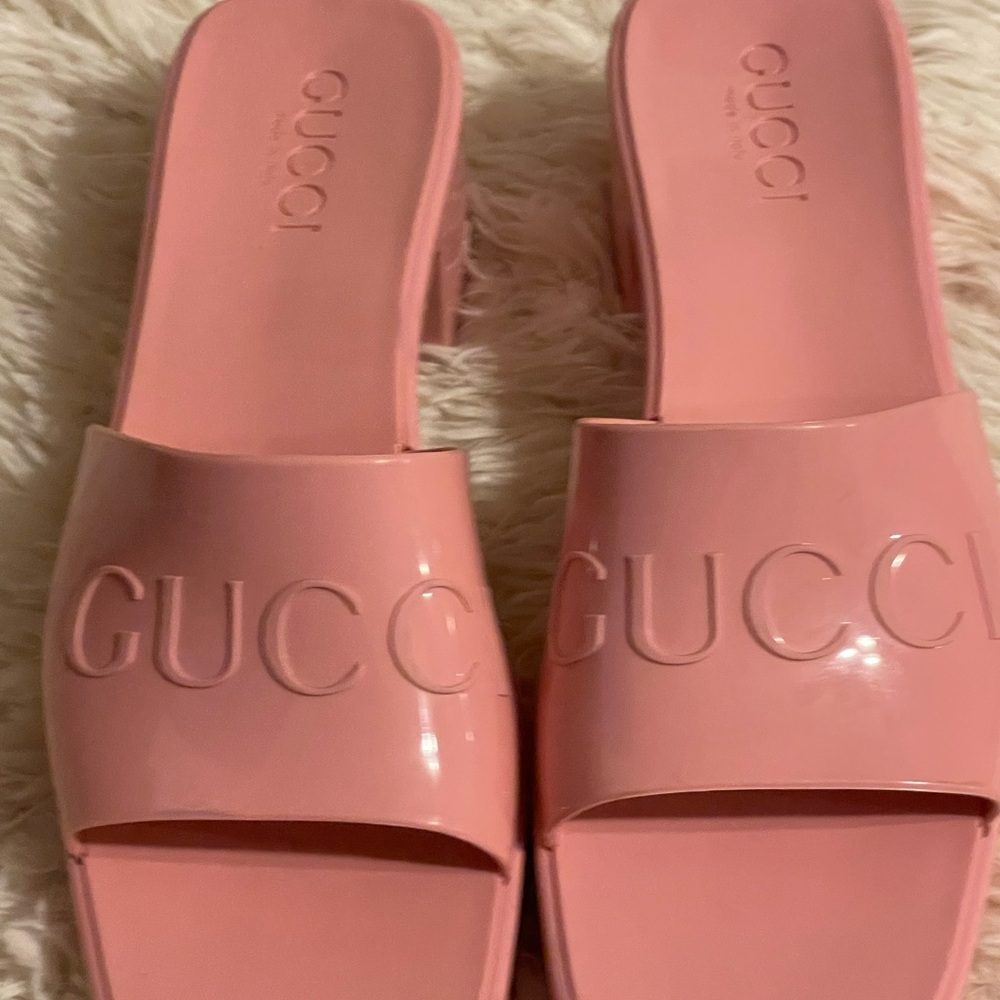 Gucci Rubber Logo Platform Slide Sandal - Picture 2 of 6